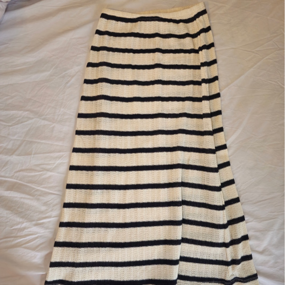 H&M Black and Cream Striped Pencil Skirt